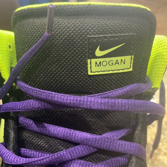 Nike Mogan - Picture 2 of 4